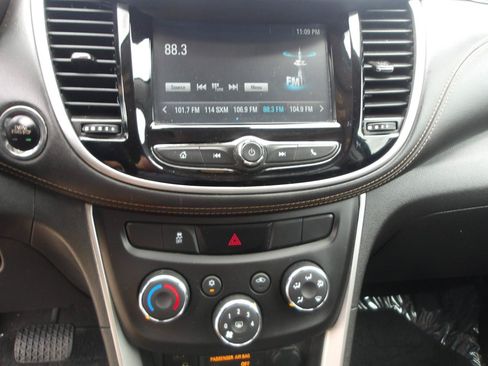 Used 2017 Chevrolet Trax LT w/ LT Convenience Package FWD image 15