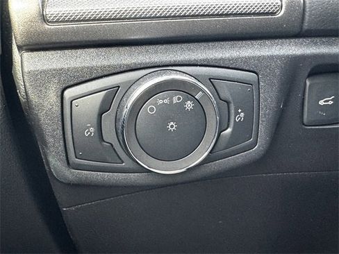 Used 2020 Ford Fusion SE image 25