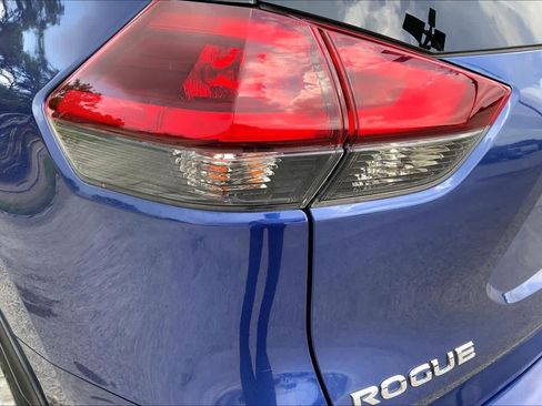 Used 2020 Nissan Rogue SV FWD image 28