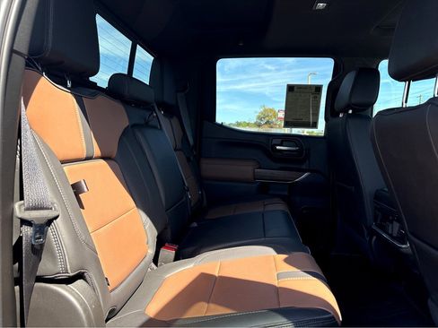 Used 2022 Chevrolet Silverado 1500 High Country w/ Technology Package image 17