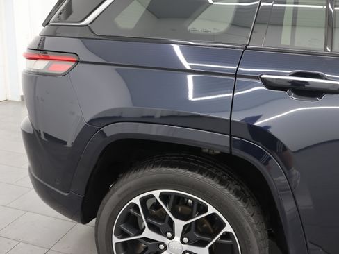 Used 2024 Jeep Grand Cherokee Summit AWD/4WD image 33