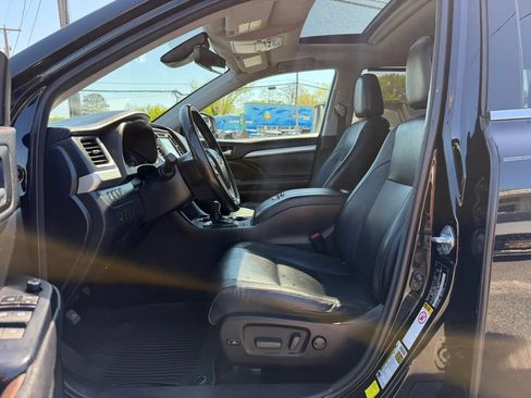 Used 2017 Toyota Highlander XLE AWD/4WD image 13