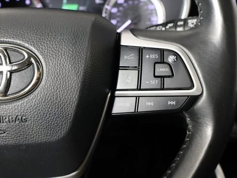 Used 2023 Toyota Highlander XLE FWD image 10