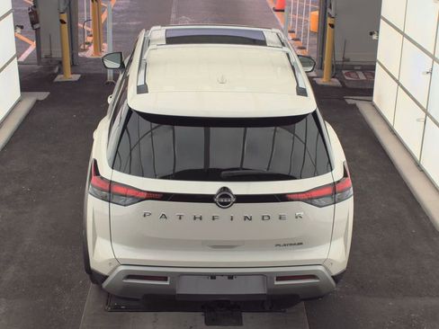 Used 2024 Nissan Pathfinder Platinum image 7