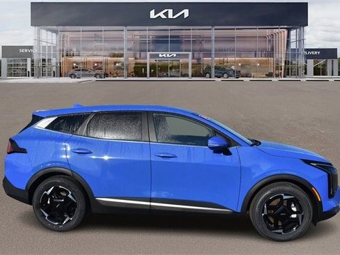 New 2026 Kia Sportage EX image 2
