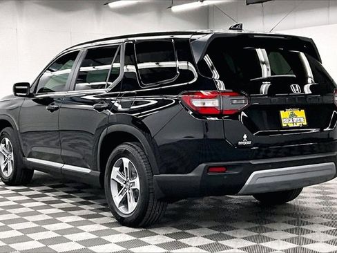 Used 2025 Honda Pilot EX-L image 2