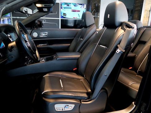Used 2017 Rolls-Royce Dawn image 35