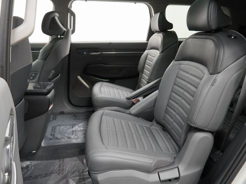 Used 2024 Kia EV9 Land image 18