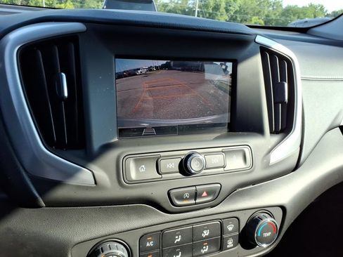 Used 2022 GMC Terrain SLE FWD image 13