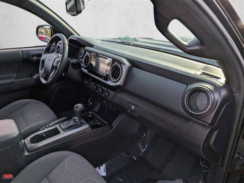 Certified 2017 Toyota Tacoma TRD Sport image 18