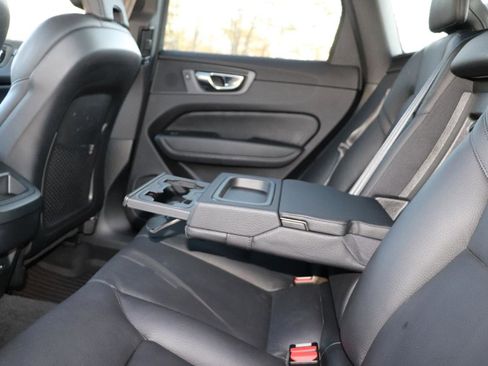 Used 2021 Volvo XC60 T5 Momentum image 29