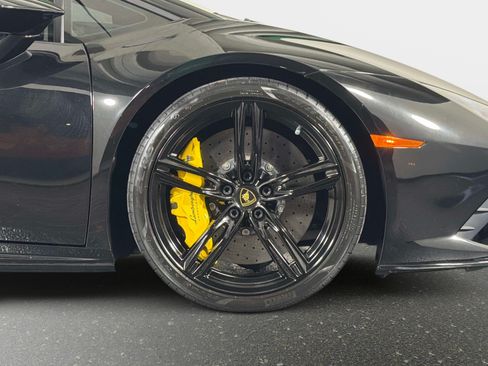 Used 2023 Lamborghini Huracan EVO RWD image 3