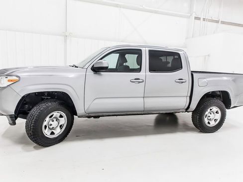 Used 2020 Toyota Tacoma SR AWD/4WD image 3