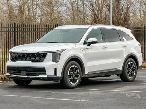 Used 2024 Kia Sorento S image 7