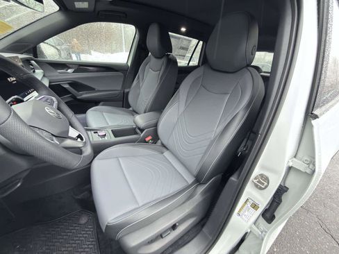New 2026 Volkswagen Tiguan SE R-Line AWD/4WD image 18