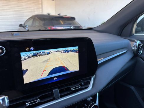 Used 2025 Chevrolet Equinox LT FWD image 22