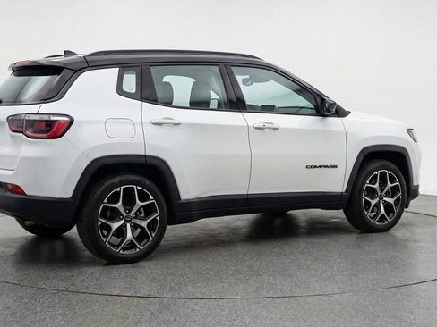 Used 2025 Jeep Compass Limited image 9