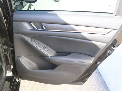 Used 2020 Honda Accord Touring image 15