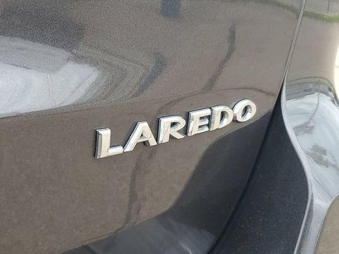 Used 2021 Jeep Grand Cherokee Laredo AWD/4WD image 8