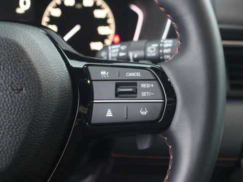 Used 2025 Honda Pilot Sport image 18