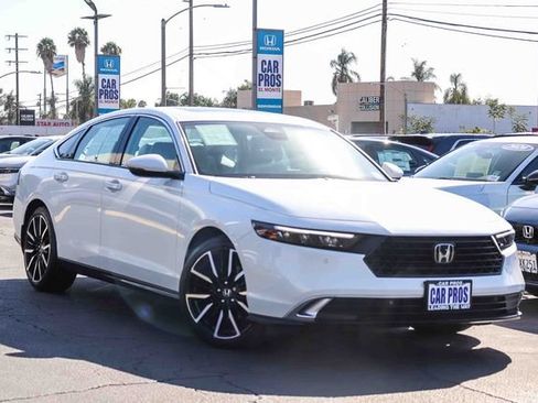 Used 2024 Honda Accord Touring image 2