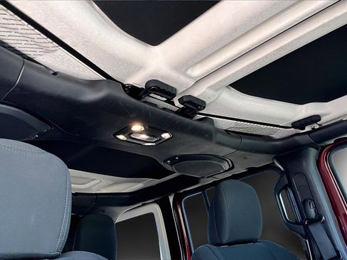 Used 2021 Jeep Wrangler Unlimited Rubicon image 14