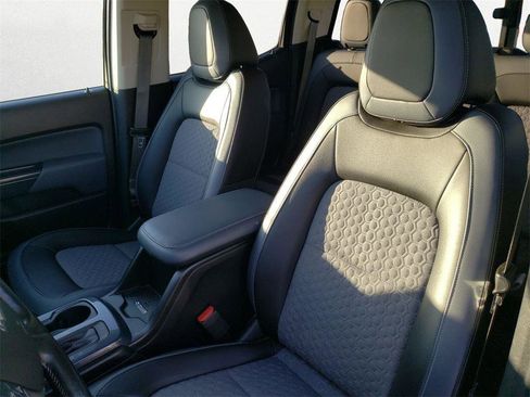 Used 2022 Chevrolet Colorado Z71 w/ Safety Package image 9