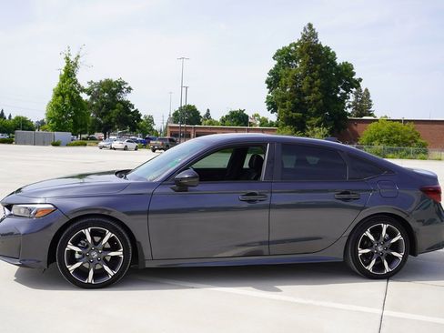 Used 2025 Honda Civic Sport Touring image 3