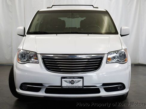 Used 2016 Chrysler Town & Country Touring FWD image 5