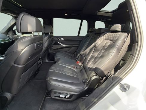Used 2022 BMW X7 M50i AWD/4WD image 17