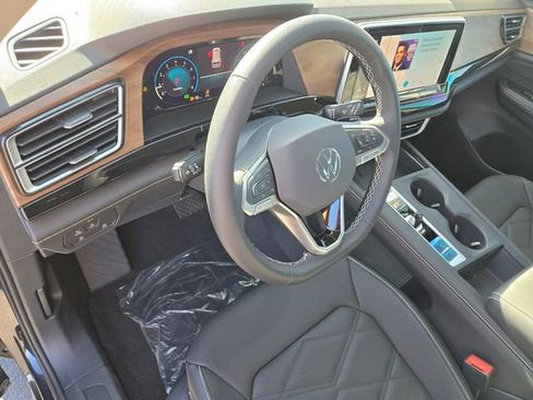 New 2026 Volkswagen Atlas SE FWD image 5