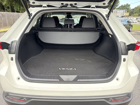 Used 2022 Toyota Venza LE image 30