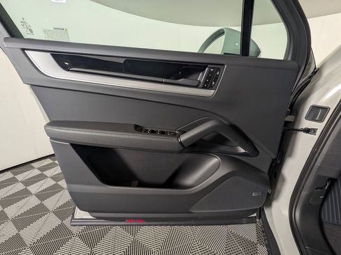 New 2026 Porsche Cayenne image 25