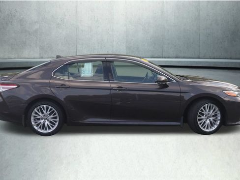 Used 2019 Toyota Camry XLE FWD image 19