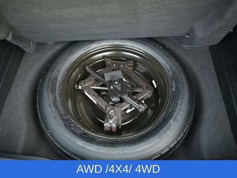 Used 2019 Jeep Cherokee Latitude Plus AWD/4WD image 12