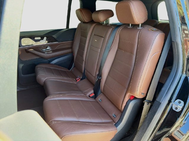 Used 2024 Mercedes-Benz GLS 450 4MATIC image 19