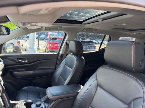 Used 2022 GMC Acadia SLT w/ Elevation Edition image 9