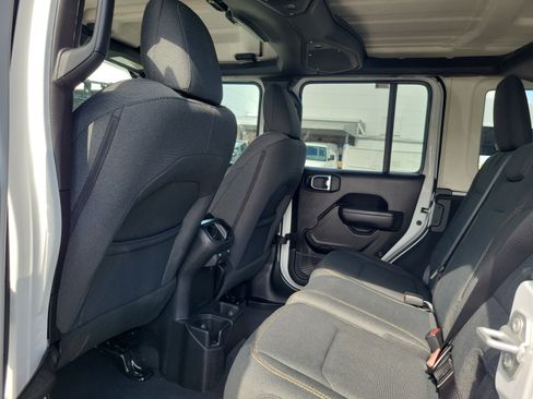 Used 2025 Jeep Wrangler Unlimited Sport AWD/4WD image 13