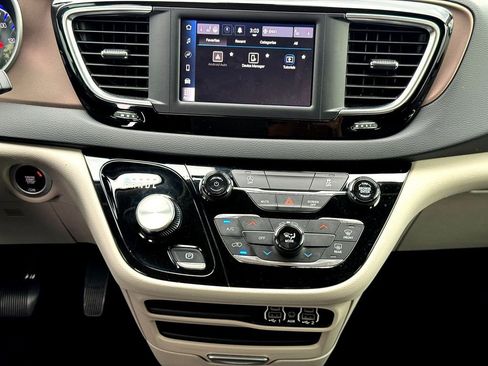 Used 2023 Chrysler Voyager LX FWD image 30