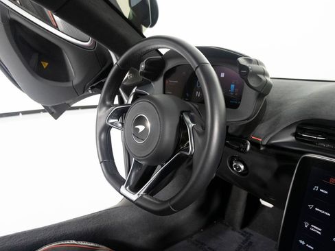 Used 2023 McLaren Artura RWD image 27