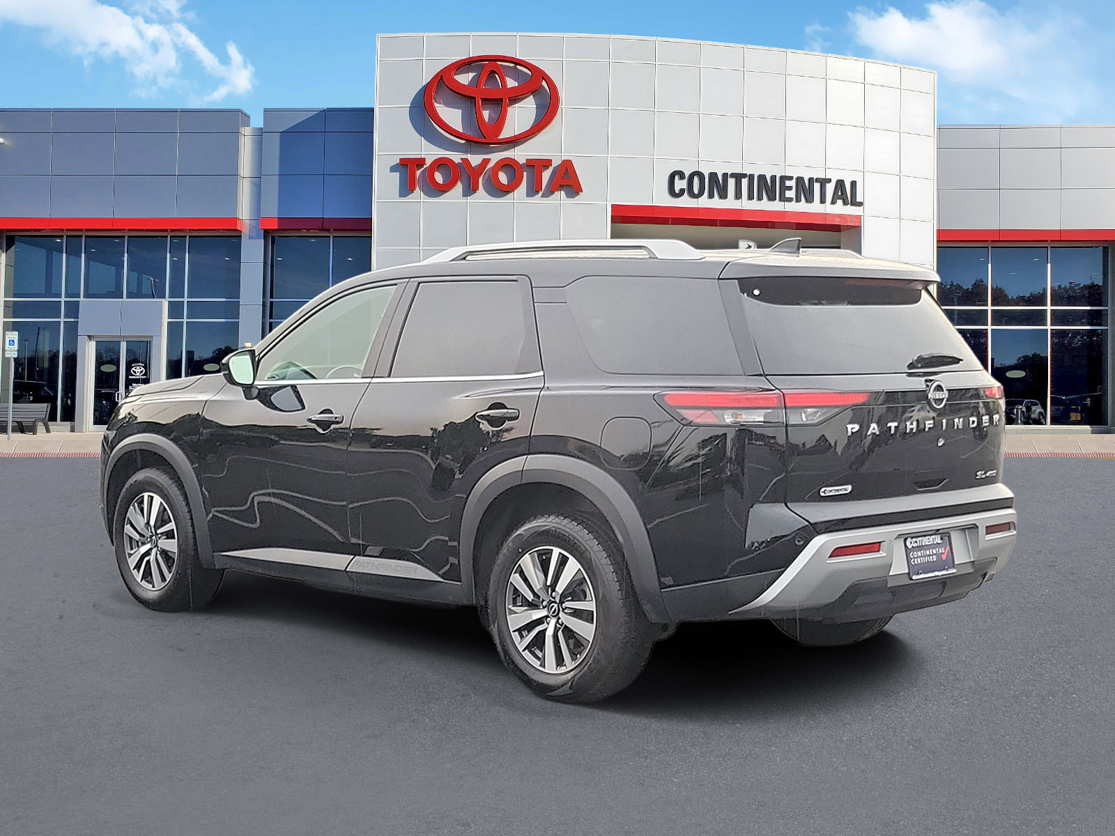 Used 2025 Nissan Pathfinder SL AWD/4WD image 4