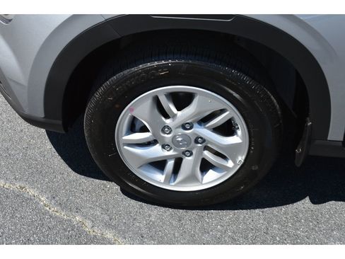 New 2025 Hyundai Venue SE image 8