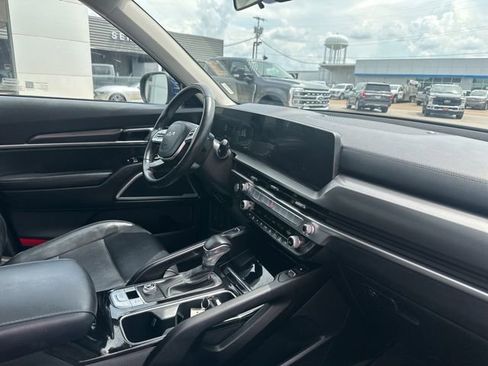 Used 2025 Kia Telluride S FWD image 10