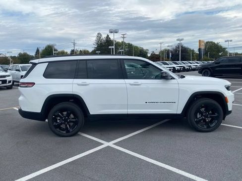 New 2025 Jeep Grand Cherokee L Altitude AWD/4WD image 9