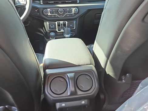New 2025 Jeep Gladiator Sport image 12