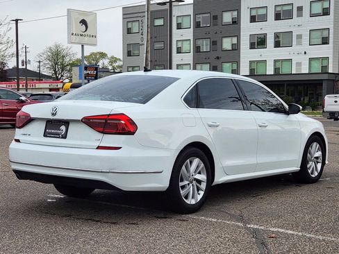 Used 2018 Volkswagen Passat 2.0T SE FWD image 9