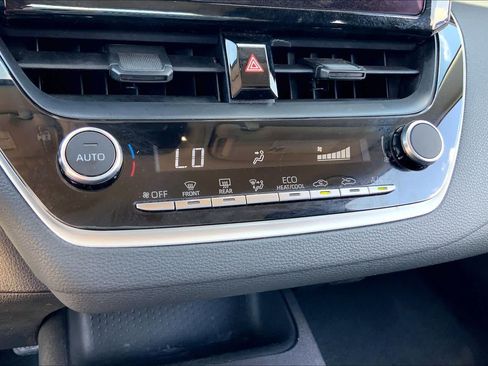 Used 2025 Toyota Corolla LE FWD image 32