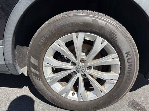 Used 2018 Volkswagen Tiguan S image 19