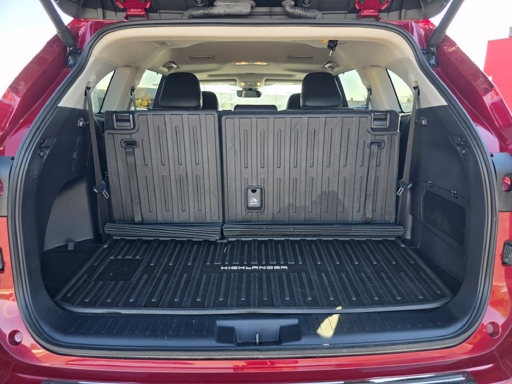 Used 2024 Toyota Highlander XLE AWD/4WD image 20