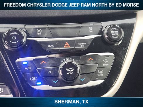 Used 2021 Chrysler Voyager L FWD image 13